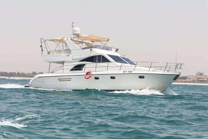 1 Hour Private Luxury Yacht Experience in Dubai