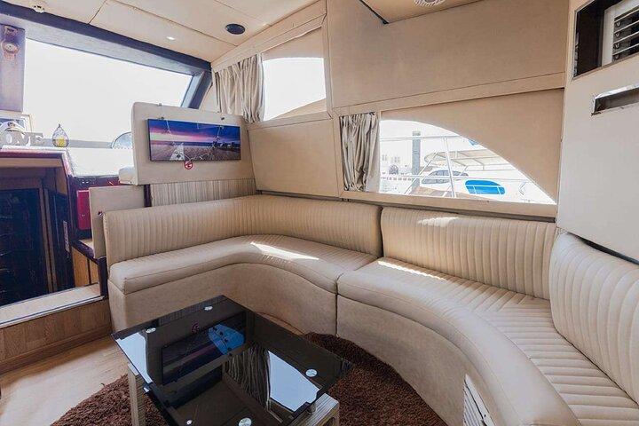 1 Hour Private Luxury Yacht Experience in Dubai