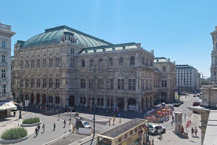 Private Walking Tour of Hitler's Vienna with Jan