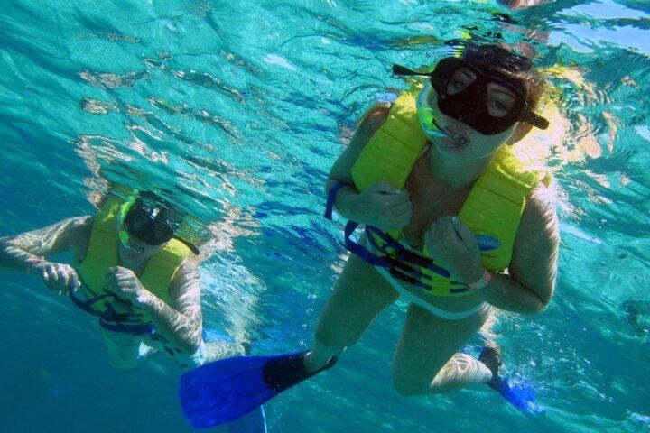 Exciting Speedboat Expedition in Cancun Lagoon!