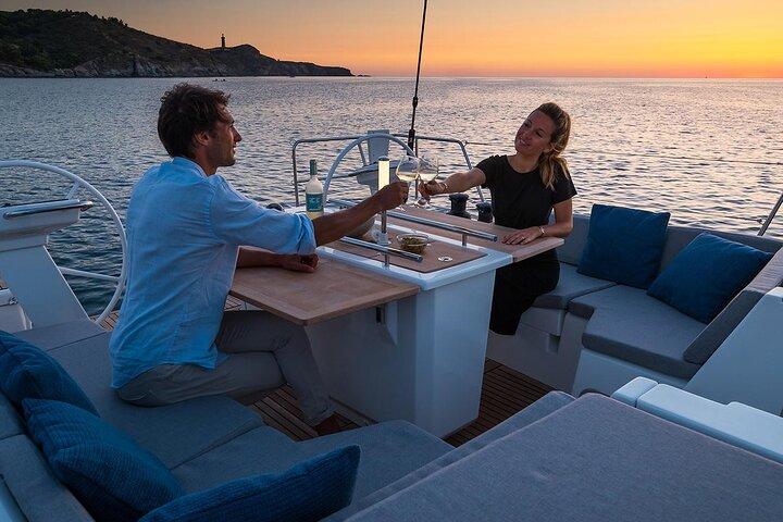 Santorini: Caldera Private Sailing Boat Cruise with Beneteau Oceanis 46.1