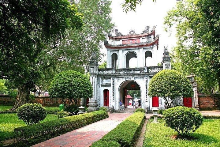 Hanoi Private Day Tour: Hidden Gems, Hoa Lo Prison, Train Street