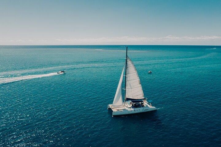 Full Day Catamaran Cruise on shared basis to Bénitiers Island