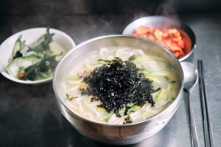 Private Downtown Seoul Food & Market Tour with 8+ Tastings