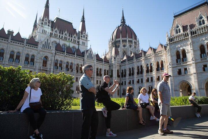 Private Budapest Walking Tour with Cake & Coffee