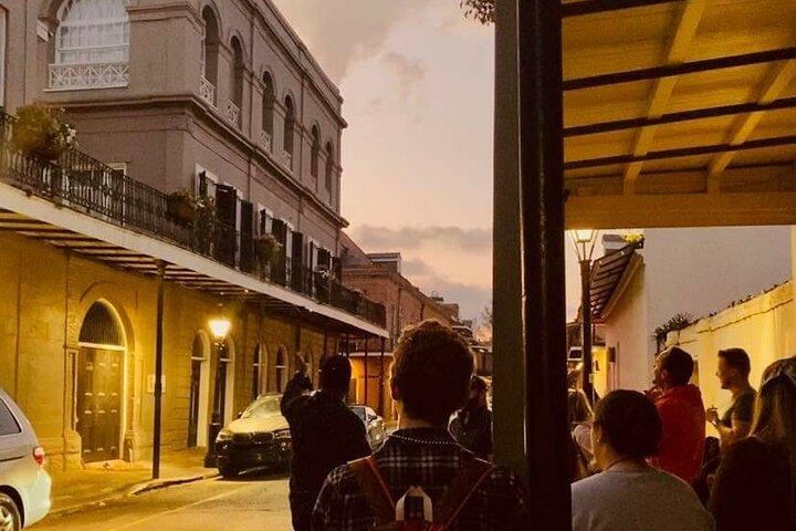 Ghost Tour and Haunted Pub Crawl Party with Free Shot