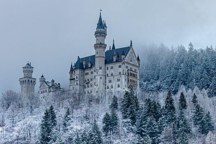 Private Tour to Neuschwanstein Castle & Linderhof from Munich