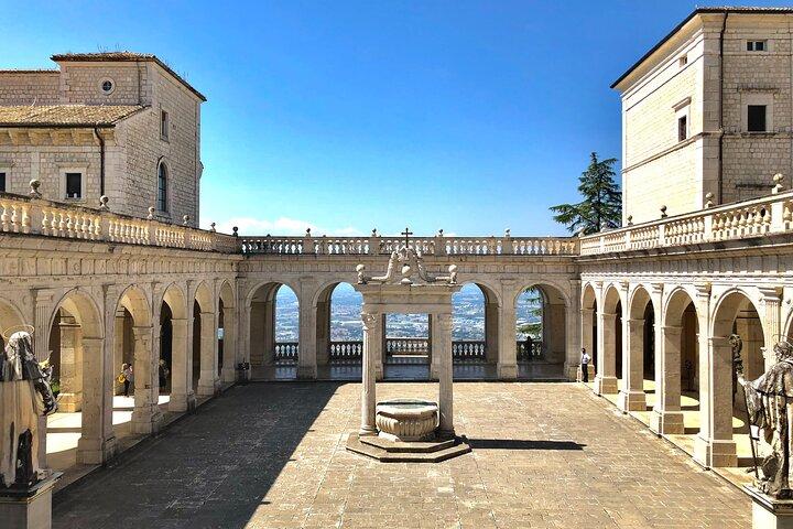 Day Tour of Cassino and Caserta from Rome