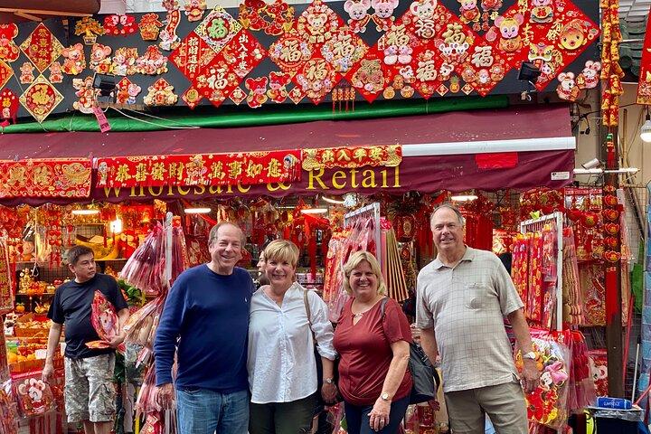 Nachttour mit Lichtshow, Nachtmarkt auf Deutsch