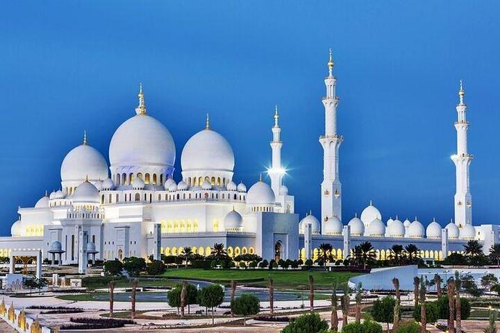 From Dubai: Abu Dhabi City Tour with Hotel Pickup & Drop-Off