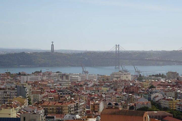 1-hour private eco tuk-tuk tour for up to 6 people through Lisbon