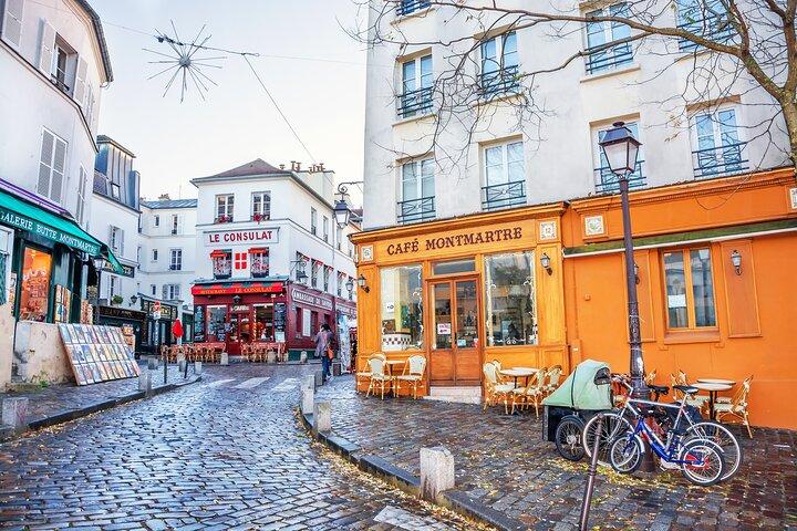Private Walking Tour of Montmartre and Sacré-Cœur Basilica