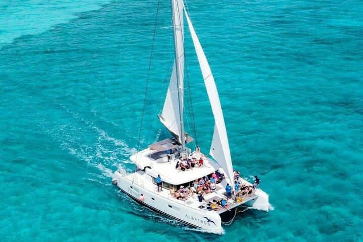 Plus Full Day Catamaran Tour to Isla Mujeres All Inclusive