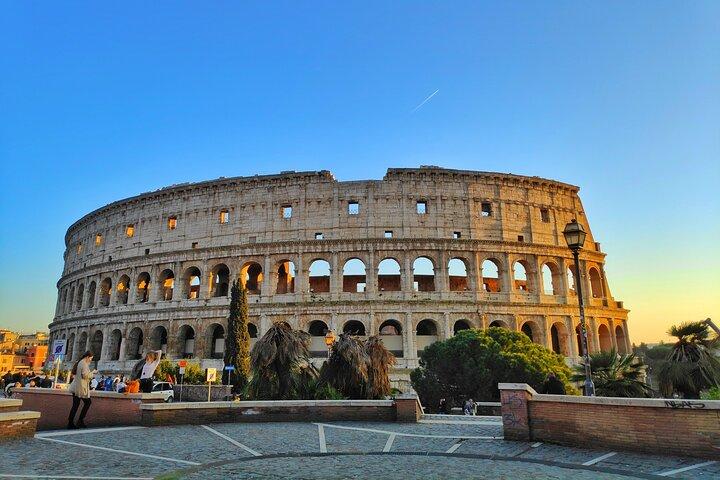 Small Group Tour to Colosseum, Forum & Palatine in English