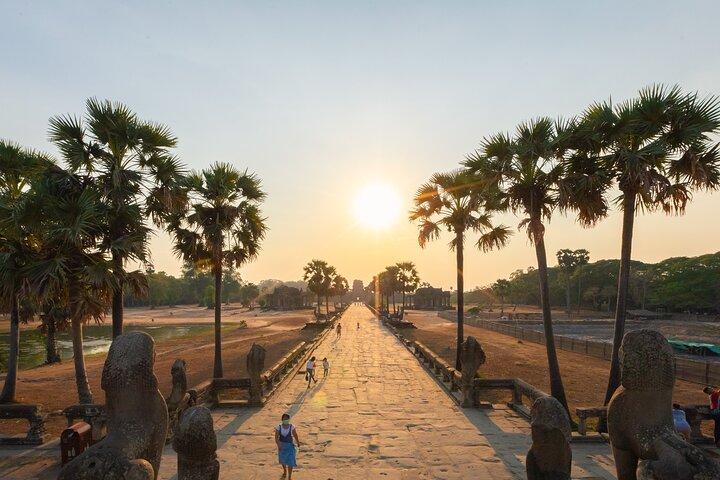 Angkor Wat Sunrise Guided Join-In Tour/Private Tour