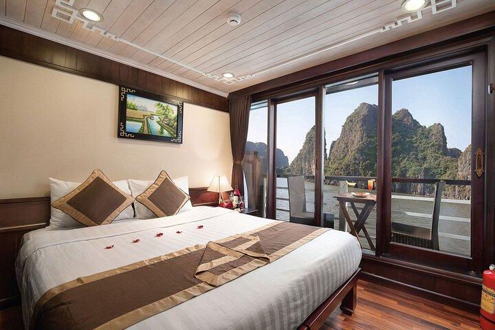 Halong Bay Overnight Cruise from Hanoi by Expressway Transfer
