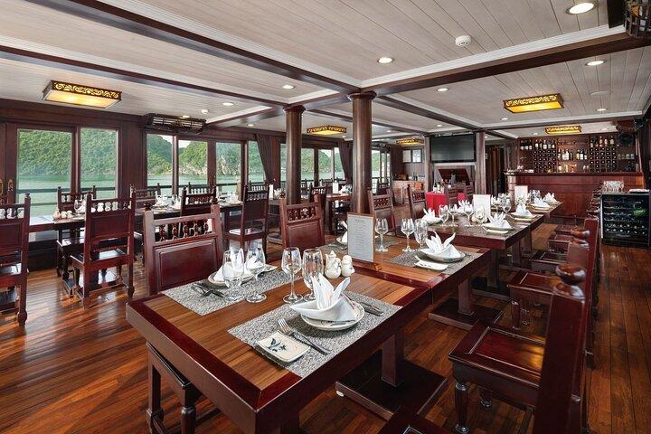 Halong Bay Overnight Cruise from Hanoi by Expressway Transfer