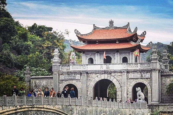 Hoa Lu Mua Cave Tam Coc Luxury Full Day Tour