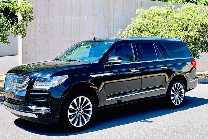 Airport Transfer: Dubai Airport DXB to Dubai in Luxury Van/SUV