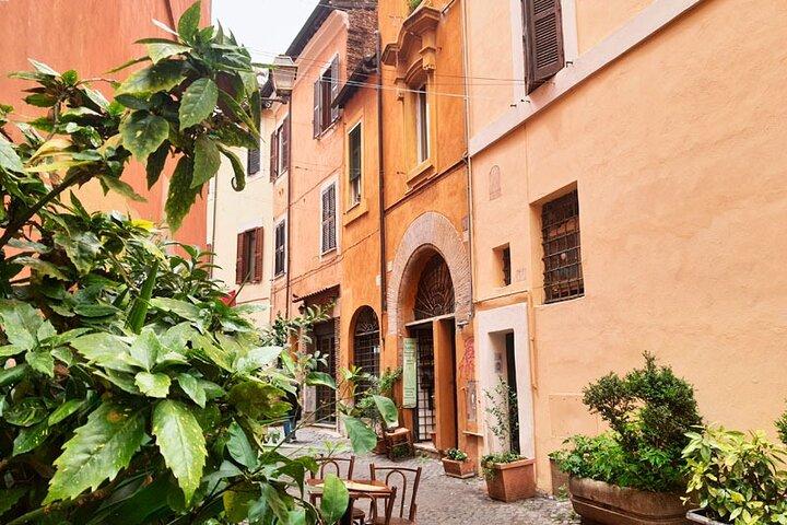 Trastevere Quarter and Tiberine Island Private Tour with Gelato