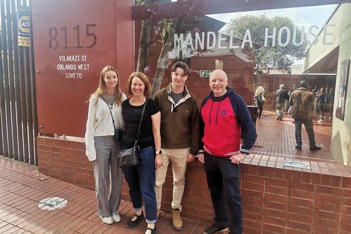Soweto Township Cultural Tour incl Apartheid Museum and Nelson Mandela House