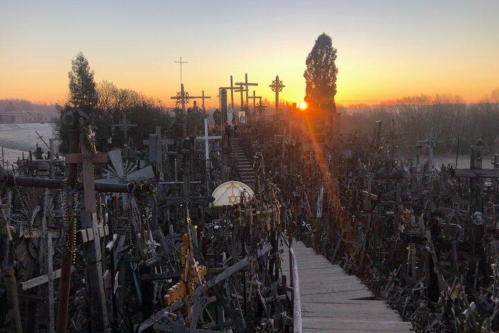 Sunrise at the Hill of Crosses - 2 countries in 1 day