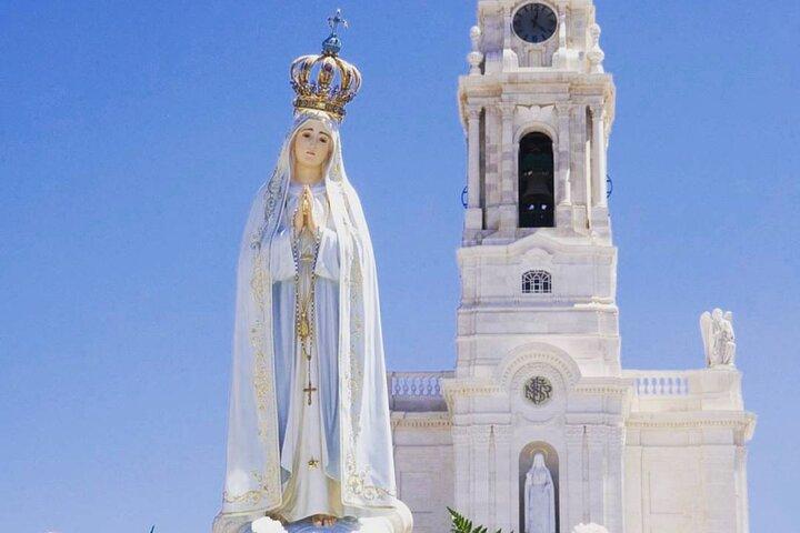 Full-day Private Tour: Fátima Sanctuary, Batalha, Nazaré, Óbidos
