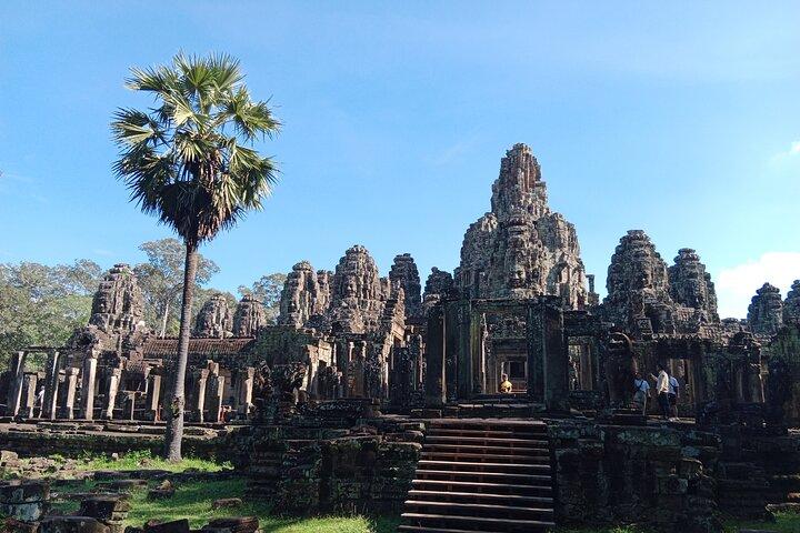 Full-Day Angkor Temple Discovery with Banteay Srei by Tuk-Tuk