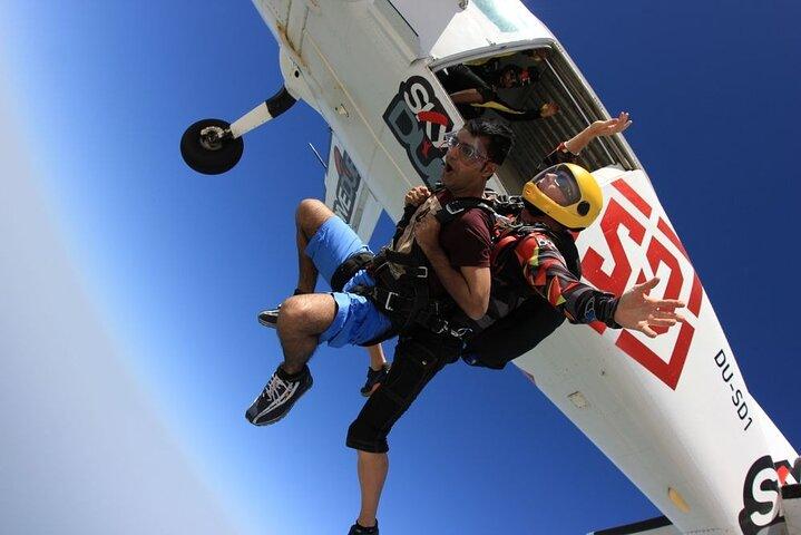 Dubai Skydive Tandem Over The Palm including Transfers