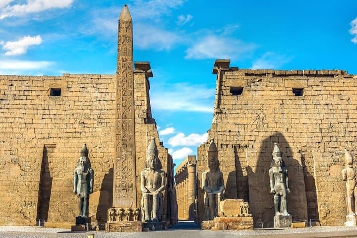 4 Days Aswan, Luxor & Abu Simbel Nile cruise by plane from Cairo