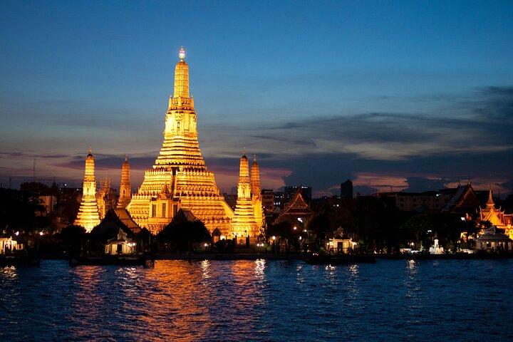 Private Bangkok Night Tour by Tuk Tuk with Dinner