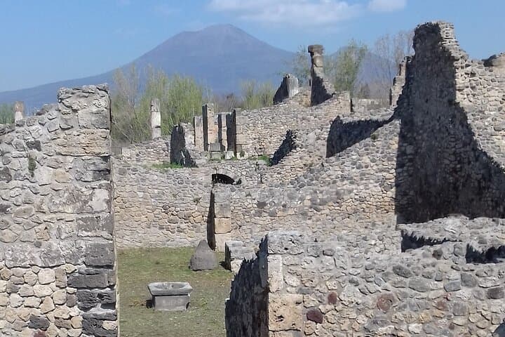 Transfer From Naples/area to Amalfi coast with 2hr stop in Pompei