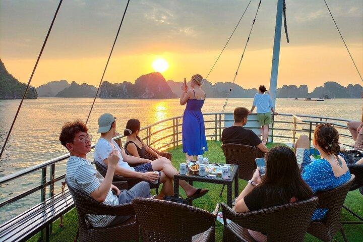 Ha Long Bay Day Tour from Hanoi with Kayaking, Swimming & Lunch