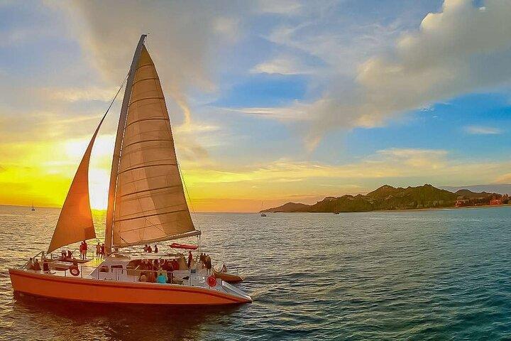Luxury Sailboat Tour at Sunset in Los Cabos + Snacks + Premium Drinks