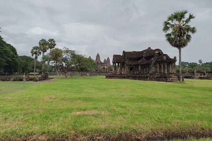 Remork(TUK TUK) with Driver & English Tour Guide For Small Tour