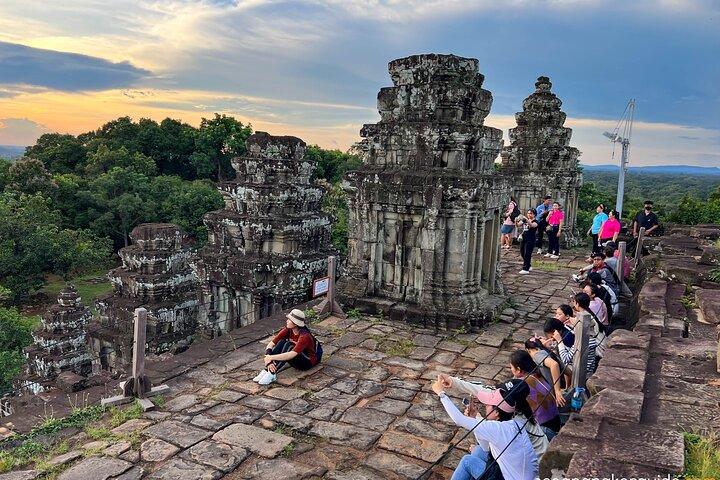Angkor Wat Small Group Tour and Sunset with Lunch Included