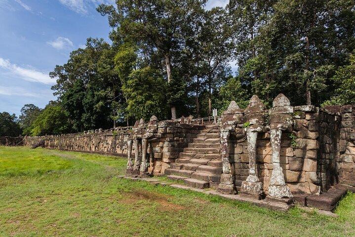 2days Explore Angkor wat Small Tour & Big Tour + Banteay Srei (Private tour)