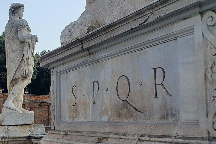 Learn Latin on Field: Guided Lesson and tour in the Heart of Ancient Rome