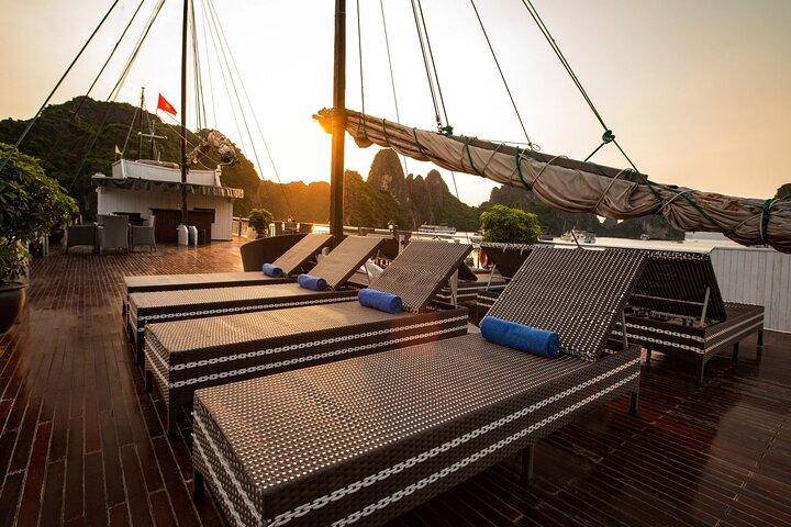 Bai Tu Long bay Deluxe cruise 2D1N: fishing villages, meals, cave, kayaking