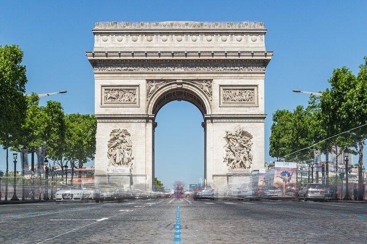 Paris Private Guided Tour in a Vintage Open Top French Car