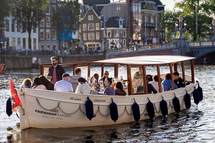 Amsterdam: Luxury Light Festival Cruise Unlimited Drinks Included