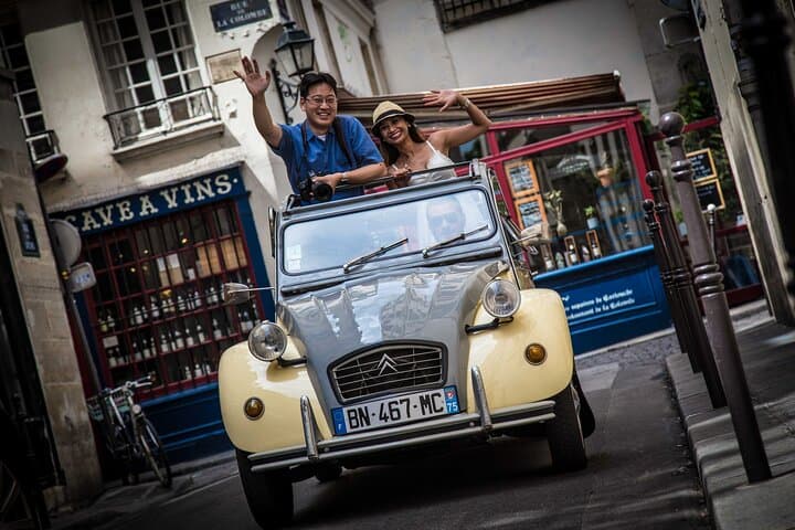 Discover Paris with a Local in his Unique Vintage Car
