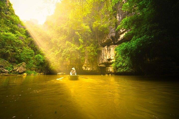 Ninh Binh Tour: Deluxe & Small Group Tam Coc Hoa Lu - Boat, Biking, Buffet Lunch