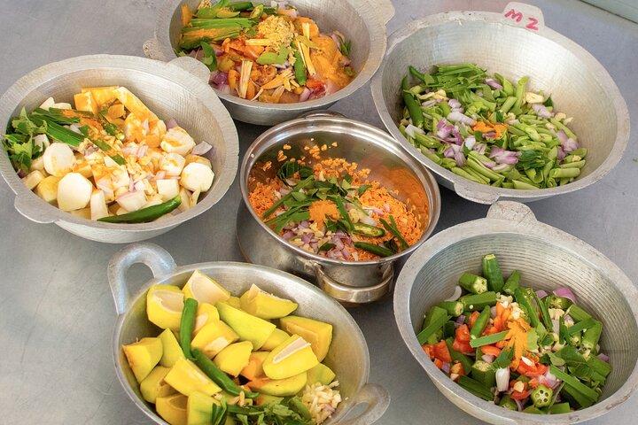 Traditional Cooking Small-Group Class in Unawatuna