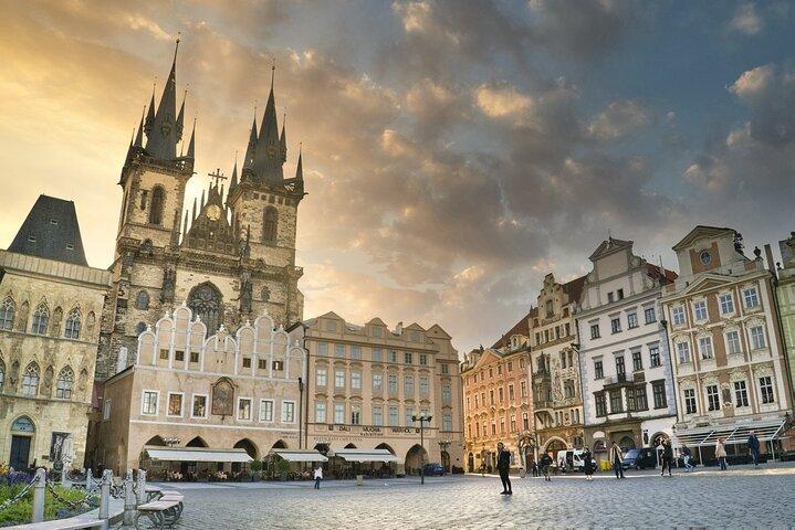 Private Transfer from Vienna to Prague with Stop in Hluboká or Český Krumlov