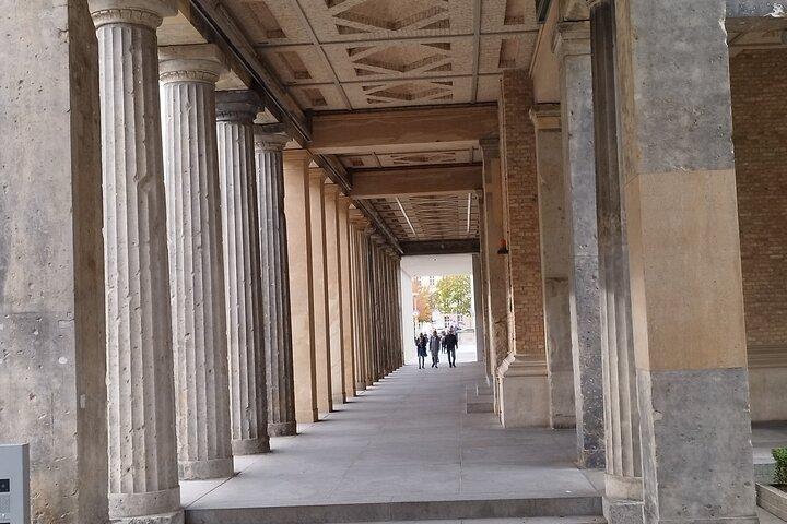 Private Walk up to 6 Person with Berlin Tour Guides(Din EN 15565)