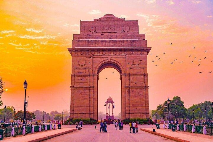 Old & New Delhi Highlights Tour with Old Delhi Rickshaw Ride