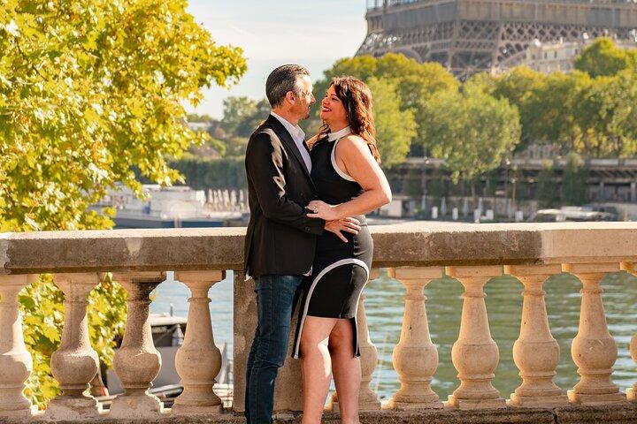 Eiffel Tower Photographer, Professional Photo shoot - Paris