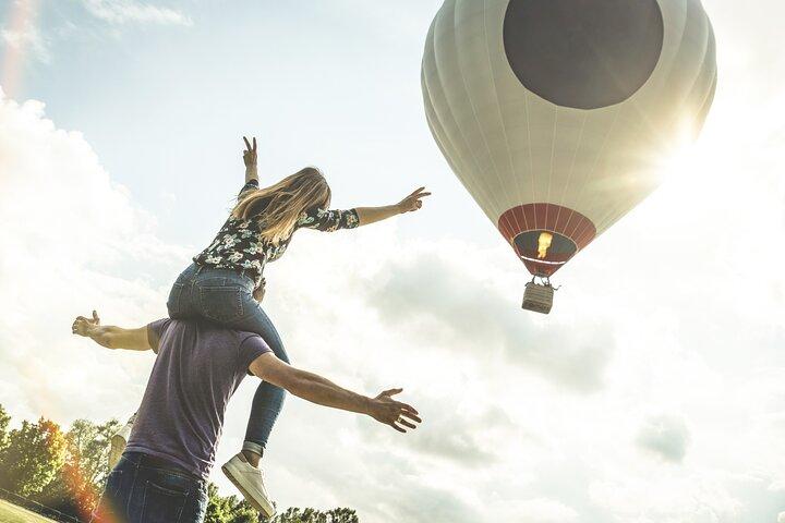 Cape Town Hot Air Balloon & Wine Private Tour: Breakfast Included
