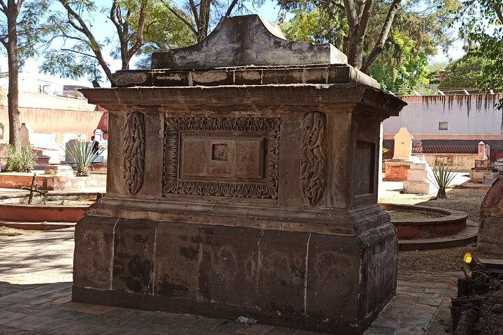 The authentic tour of the day of the dead in San Miguel d Allende
